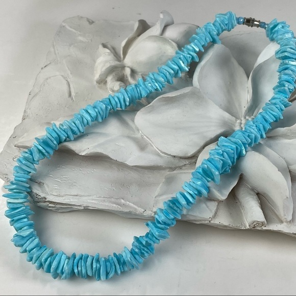 Vintage Blue Shell Necklace - Picture 3 of 8